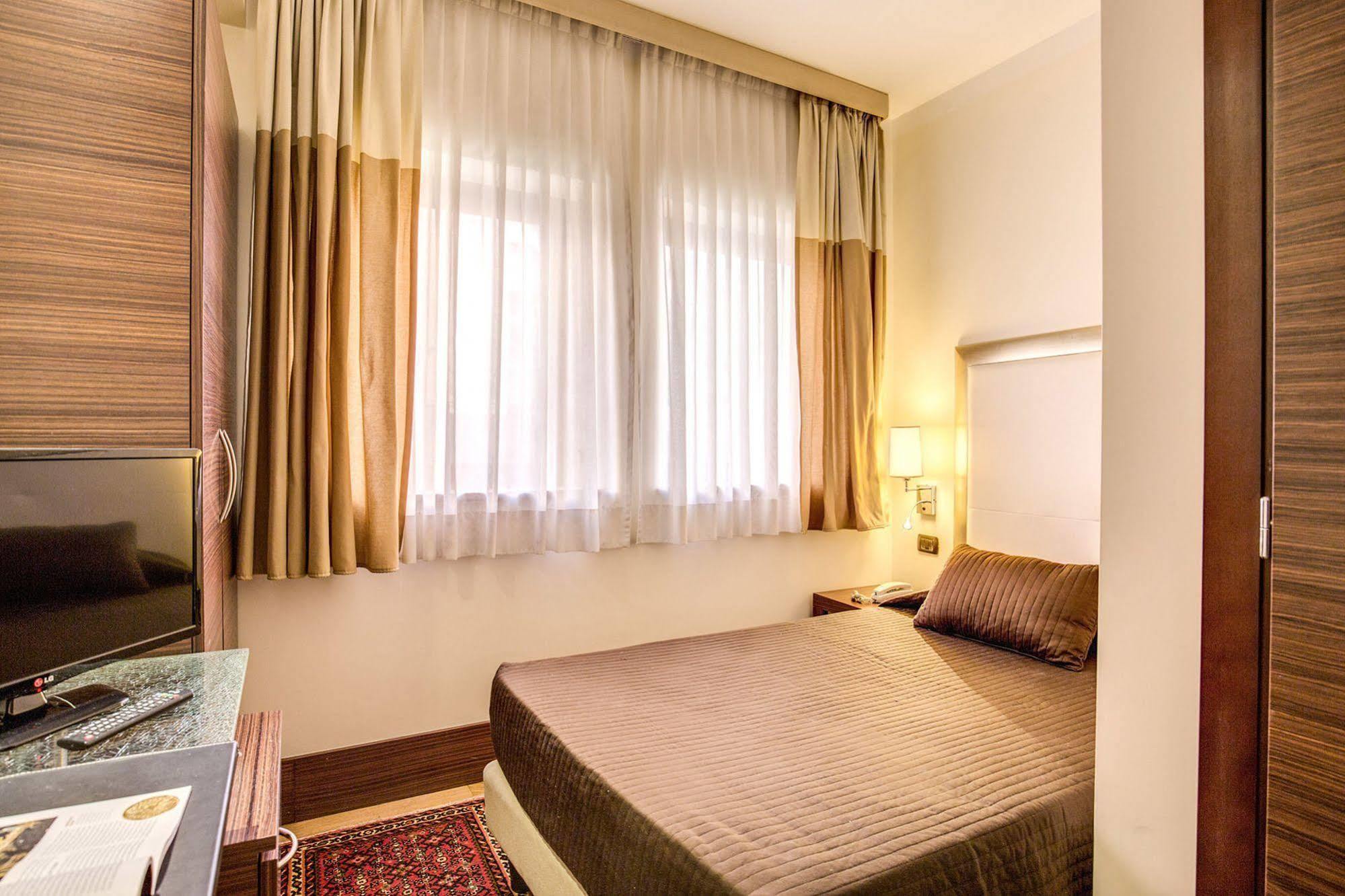 The Strand Hotel Rome Extérieur photo